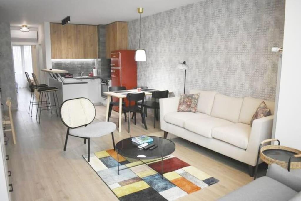 Tokiyo: A Lovely City Center 2 Bedrooms Apartment With Private Parking Sofia Exterior photo